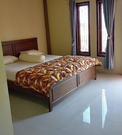 Andira Homestay Labuan Bajo Kültér fotó