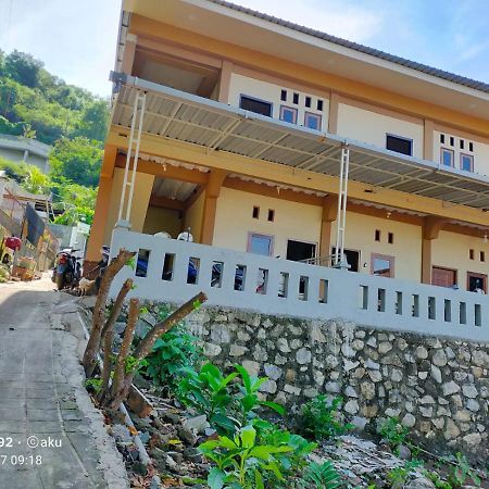 Andira Homestay Labuan Bajo Kültér fotó